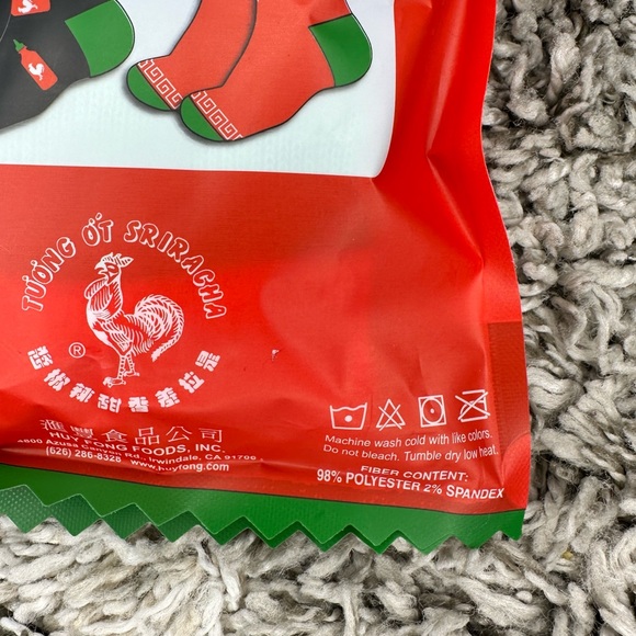 Mad Engine Huy Fong Sriracha crew socks pack - Picture 4 of 4
